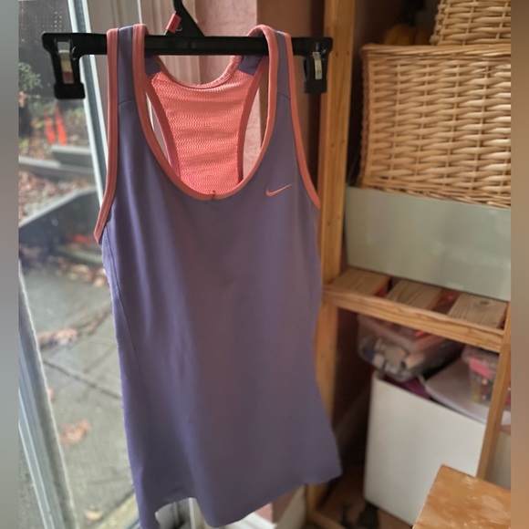 ⚡️2/$20 NIKE Womens athletic workout top - Picture 2 of 5